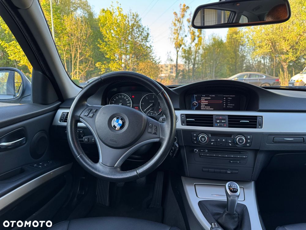 BMW Seria 3 318d DPF Edition Sport - 36