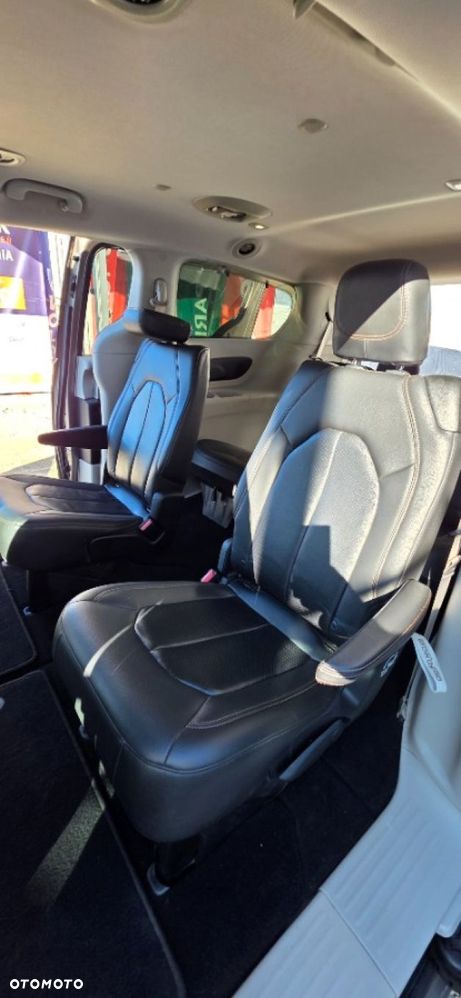 Chrysler Pacifica - 27