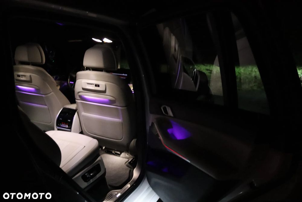 BMW X7 M50i sport - 13