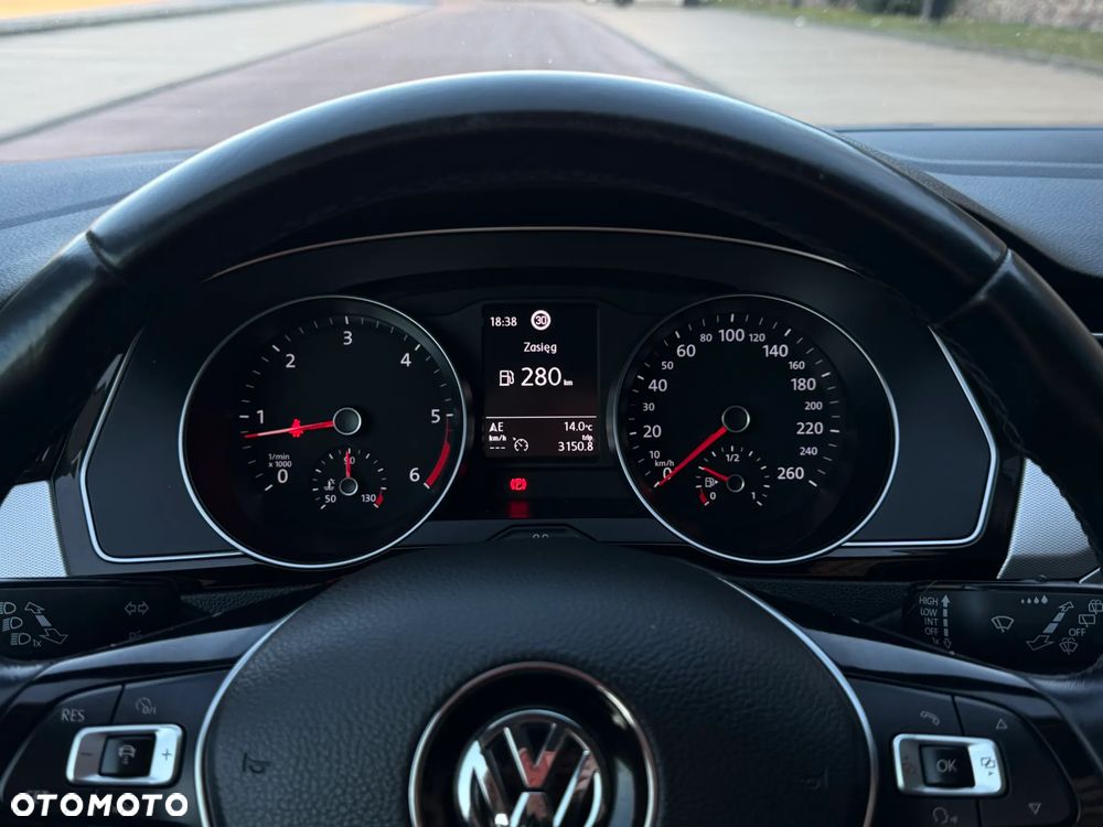 Volkswagen Passat 2.0 TDI (BlueMotion Technology) Highline - 24