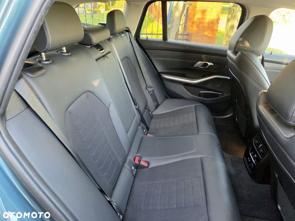 BMW Seria 3 - 34