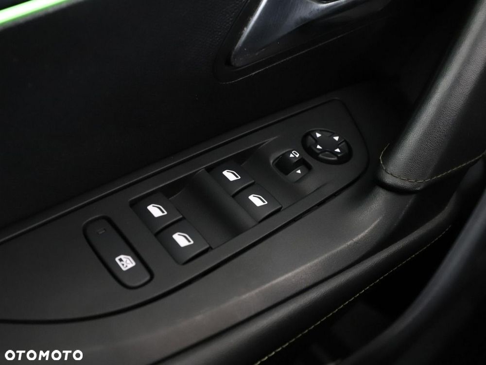 Peugeot 2008 1.2 PureTech GT Line S&S - 38