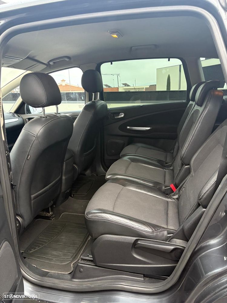 Ford S-Max 2.0 TDCi Titanium 7L - 4
