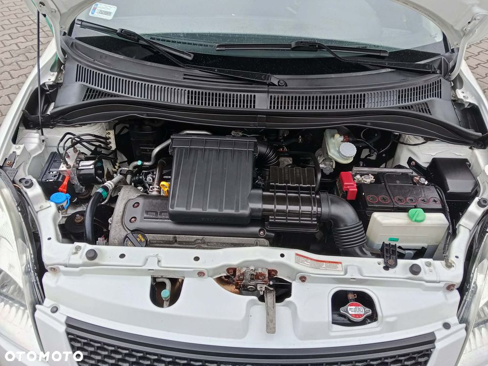 Suzuki Swift 1.3 Black and White - 32