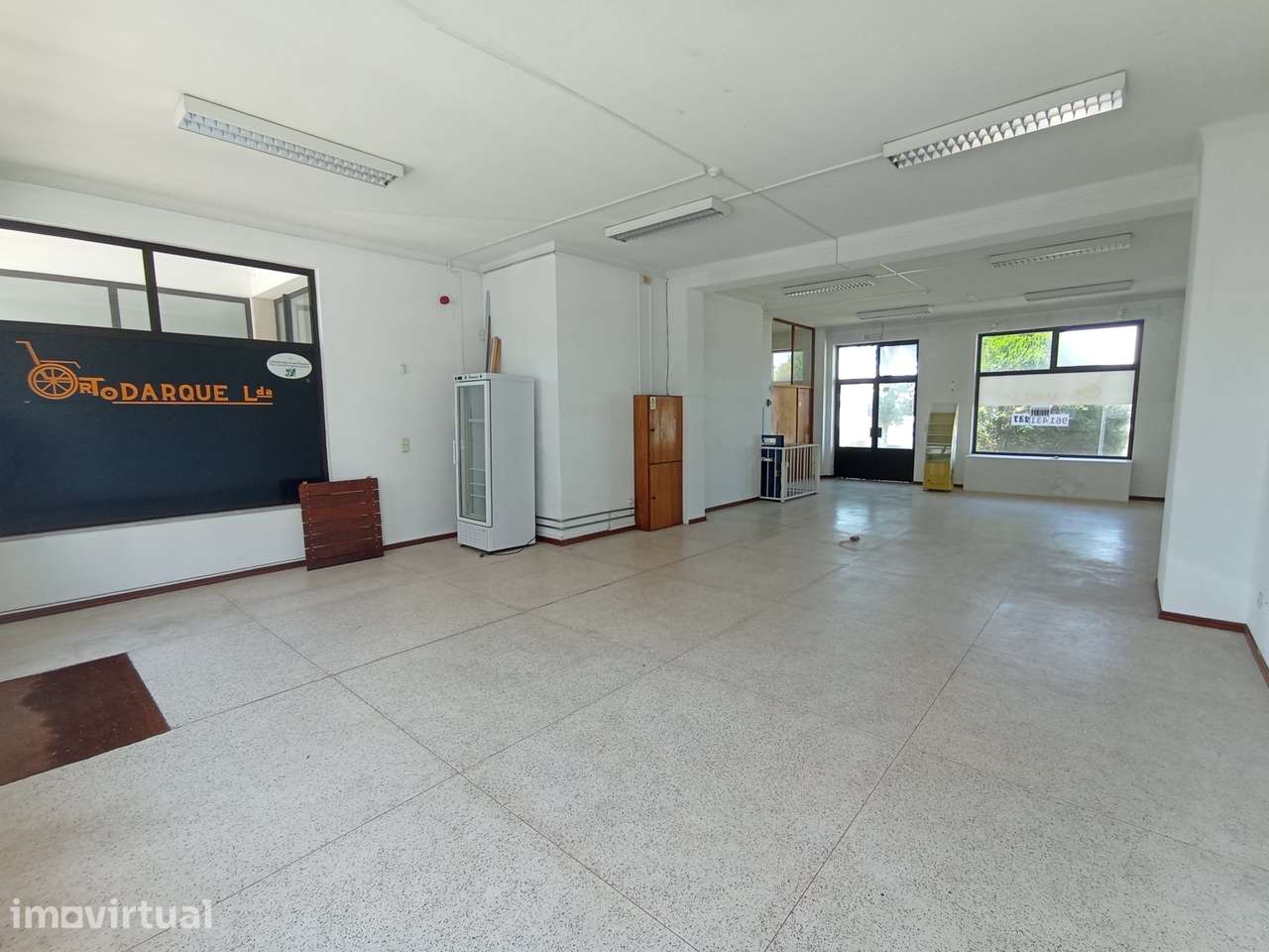 Espaço comercial em Darque (Cidade Nova) junto à EN13 e Farmácia - Grande imagem: 5/5
