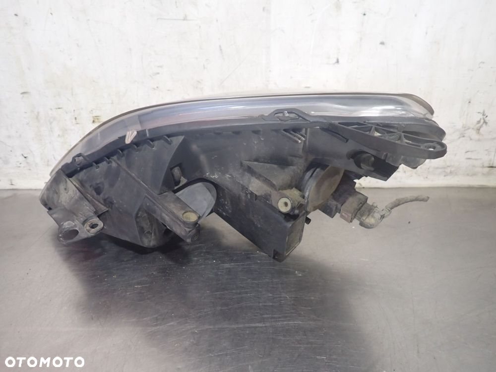 LAMPA PRAWA PRZEDNIA OPEL ZAFIRA B - 3