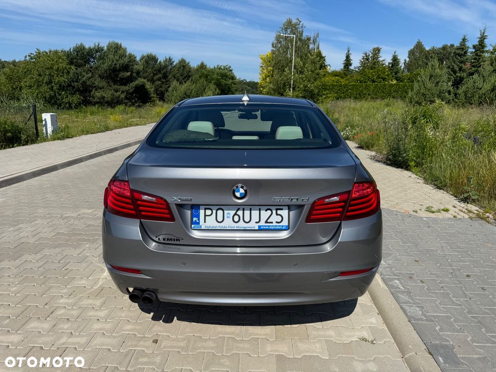 BMW Seria 5 520d xDrive - 11