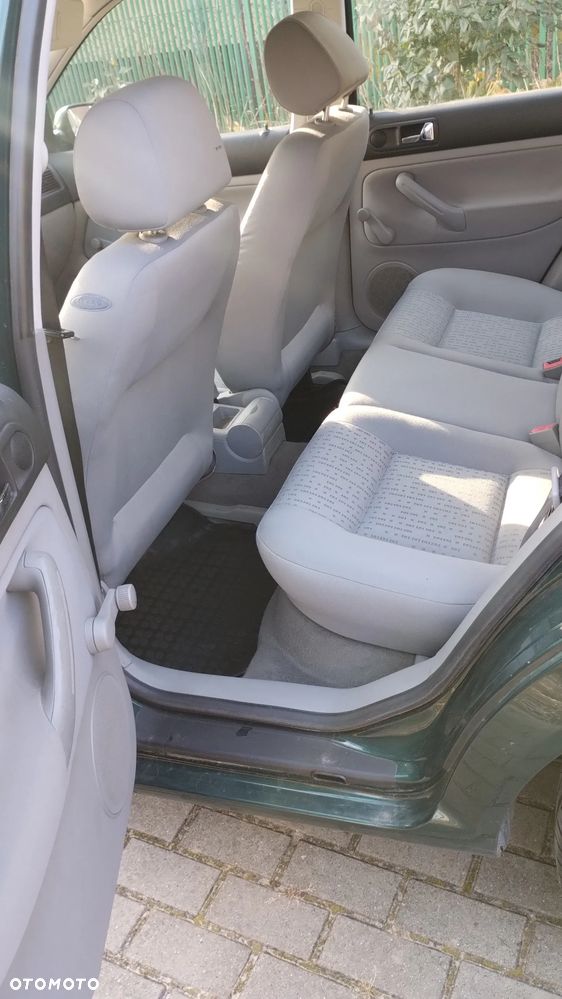 Volkswagen Golf - 5