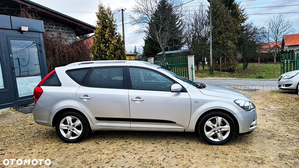 Kia Ceed 1.4 CVVT Dream-Team Edition - 12