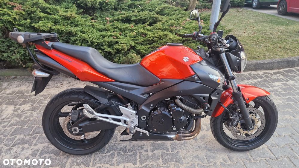 Suzuki GSR - 1