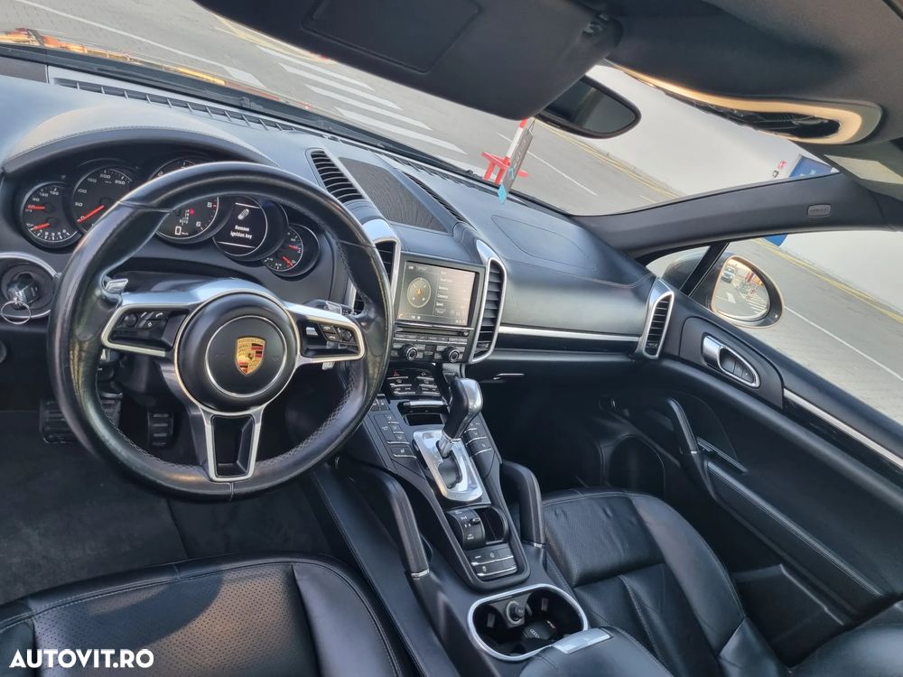 Porsche Cayenne 3.0 L - 6