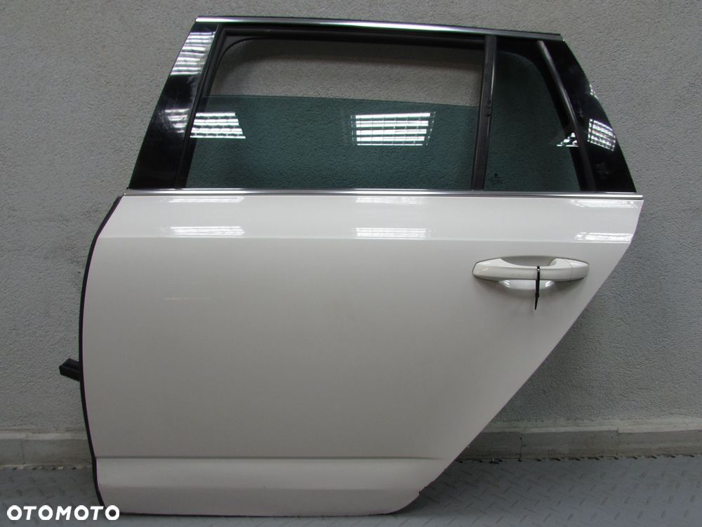 SKODA OCTAVIA III KOMBI 13-19 DRZWI TYL LEWE KOMPLETNE LF9E 5E9833311 - 1