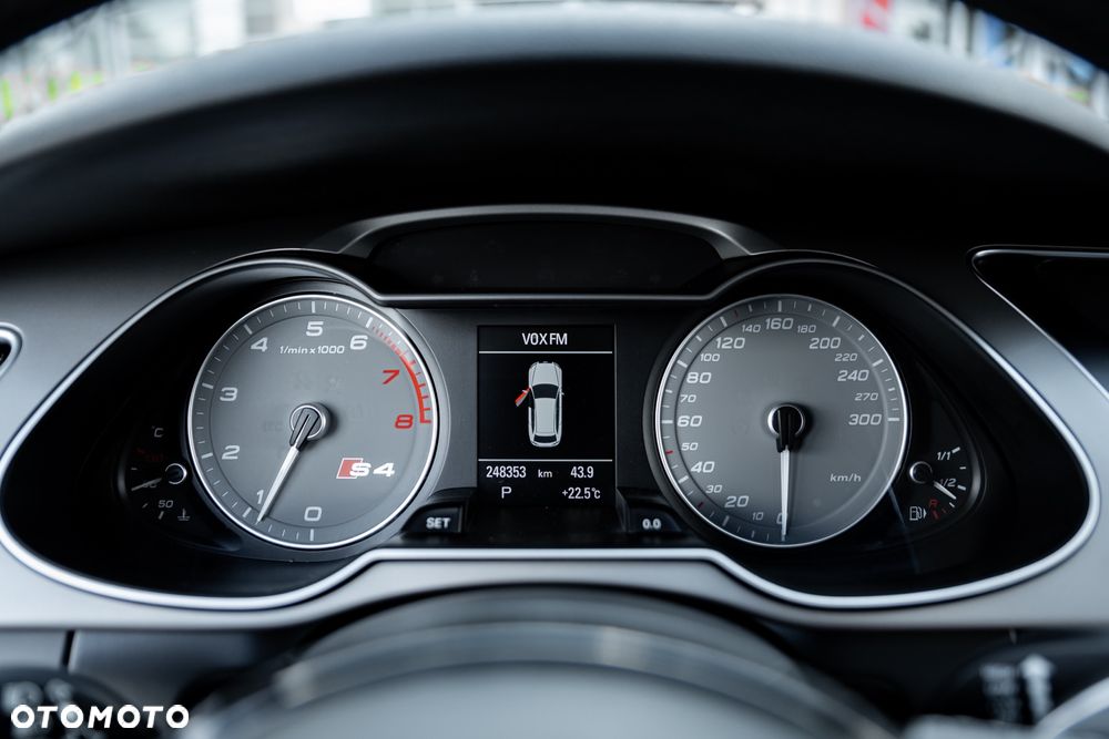 Audi S4 Avant S tronic - 26
