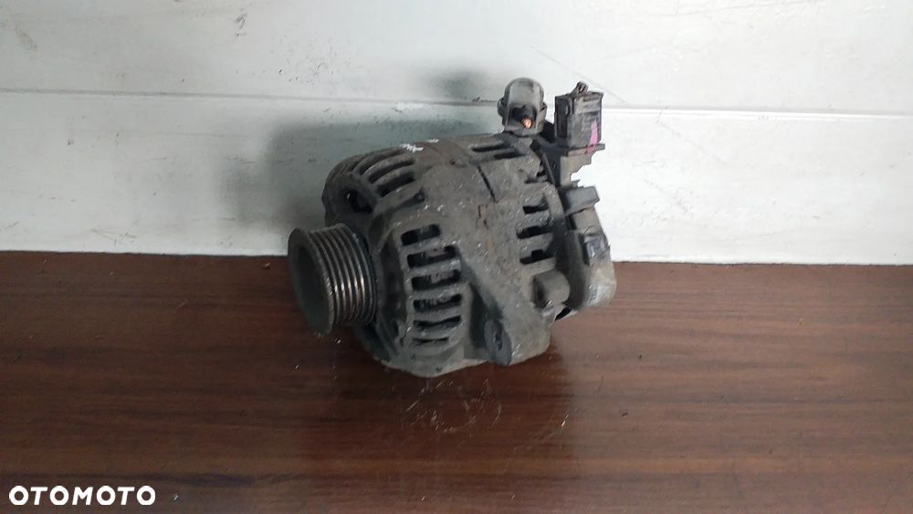 Alternator Toyota Yaris II 1.3 B 27060-0J061 0124225053 - 1