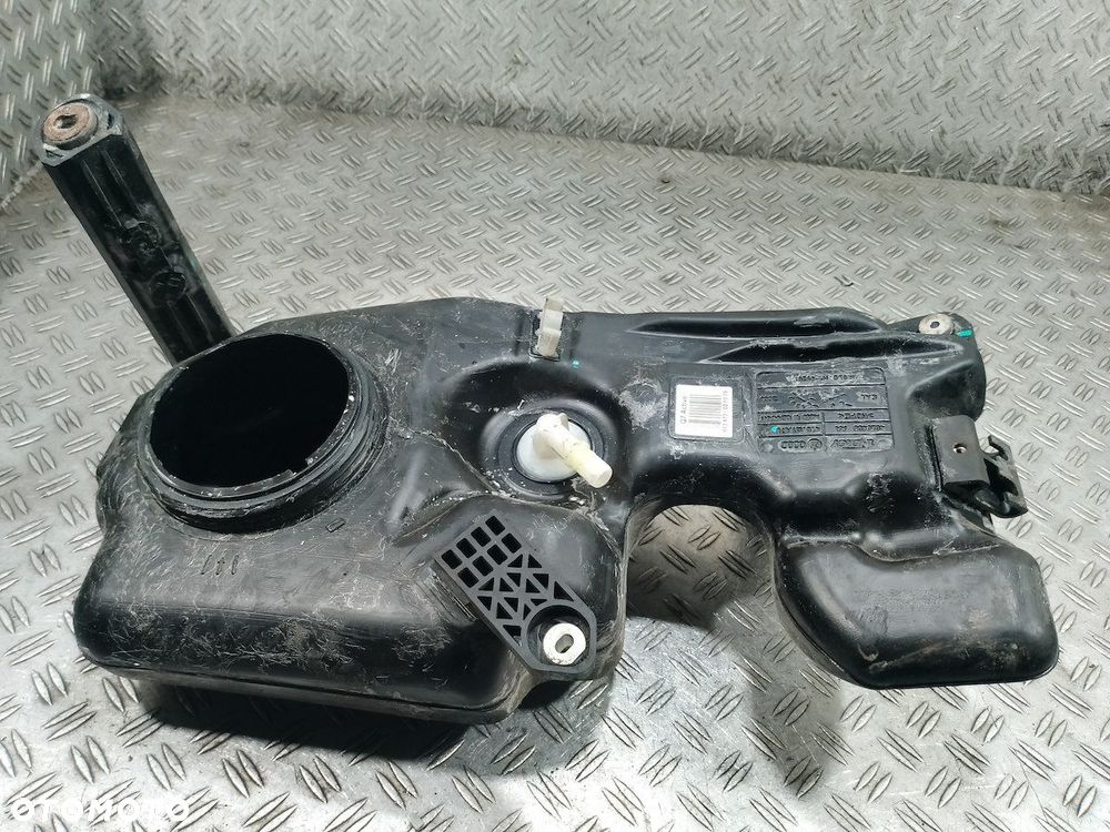 ZBIORNIK ADBLUE AUDI Q7 (2005-2015) 4L0131878 3.0 TDI - 1