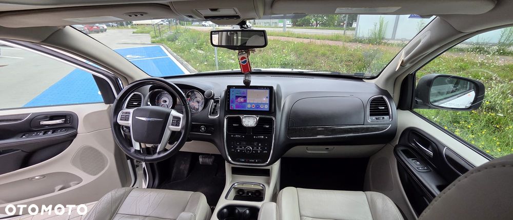 Chrysler Town & Country 3.6 Limited - 16
