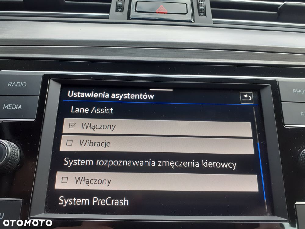 Volkswagen Passat - 17