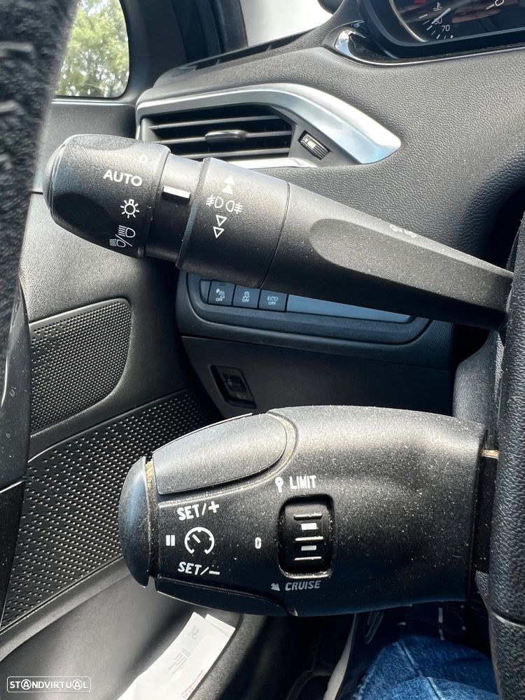 Peugeot 208 - 13