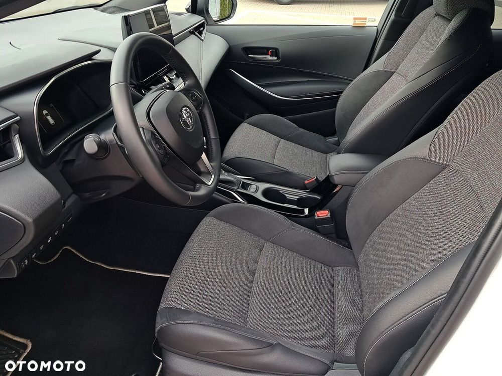 Toyota Corolla - 12