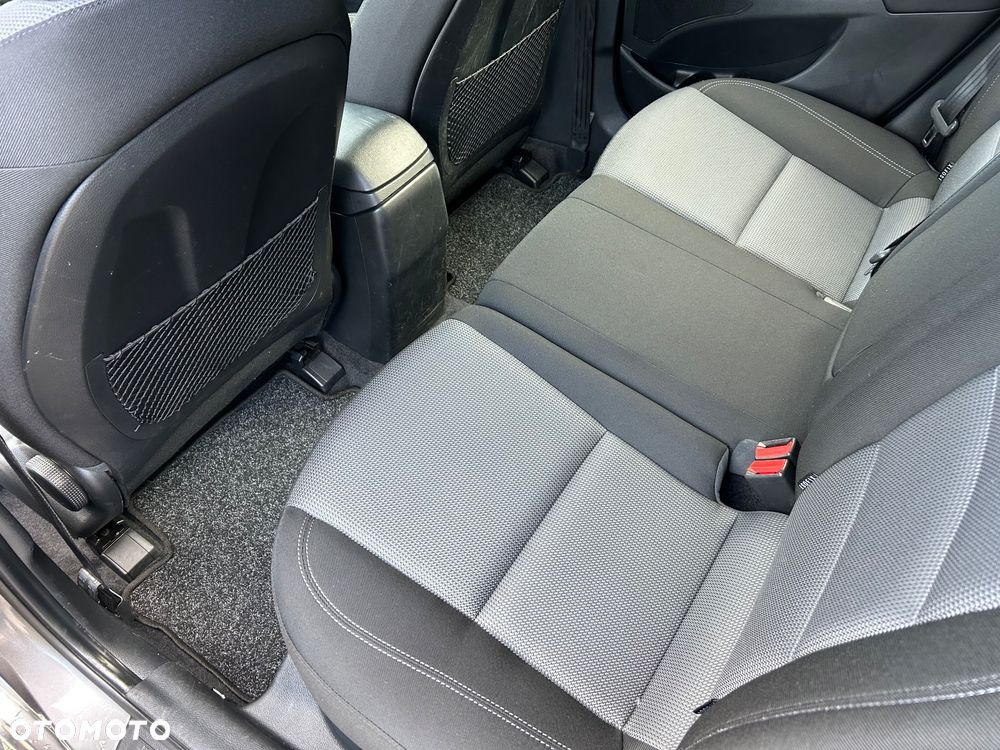 Hyundai i30 1.6 CRDi Fifa World Cup Edition - 17