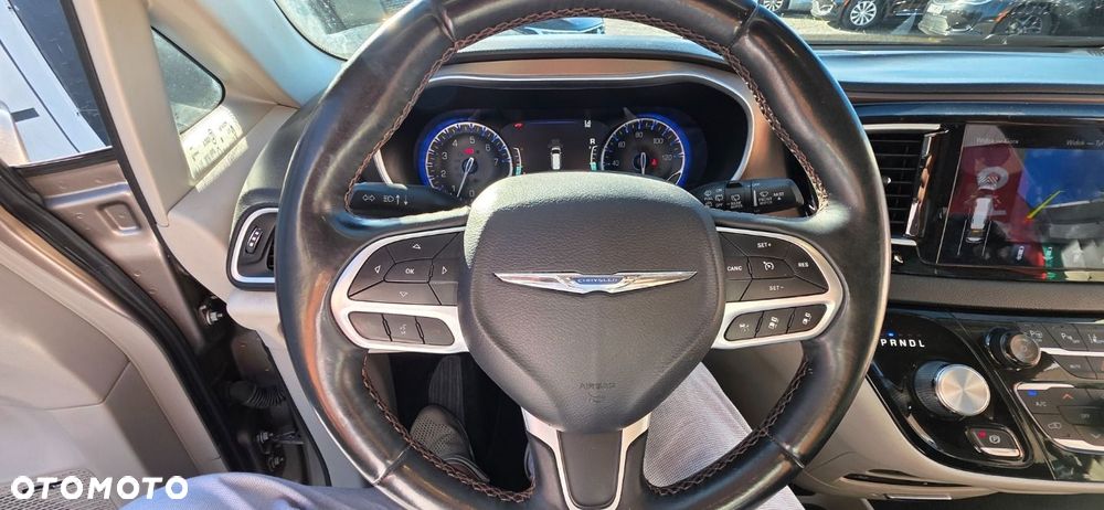 Chrysler Pacifica - 19