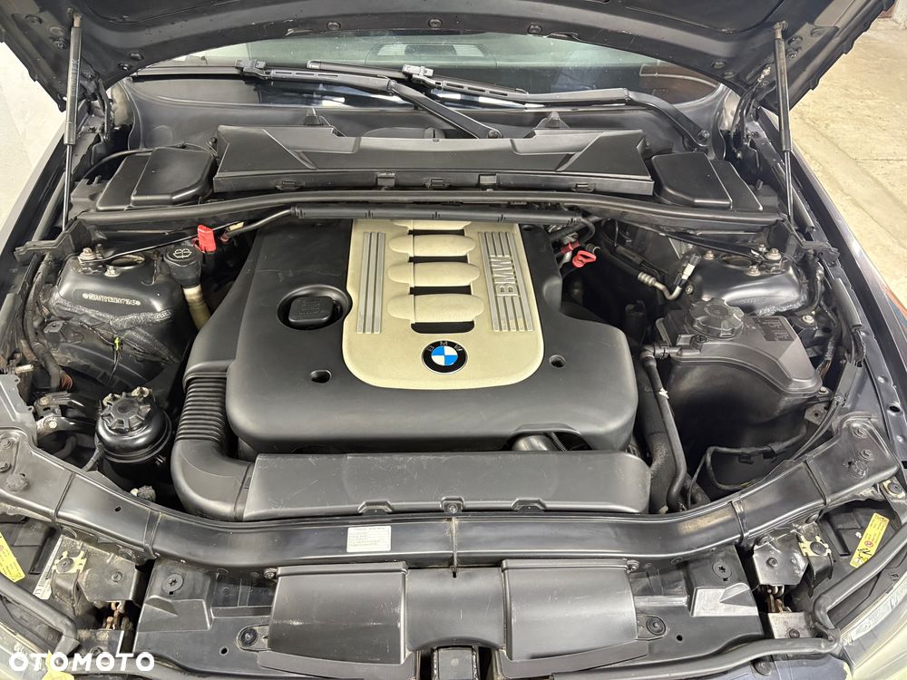 BMW Seria 3 330xd DPF Touring - 12