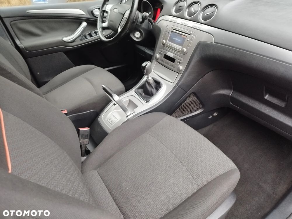 Ford Galaxy - 10