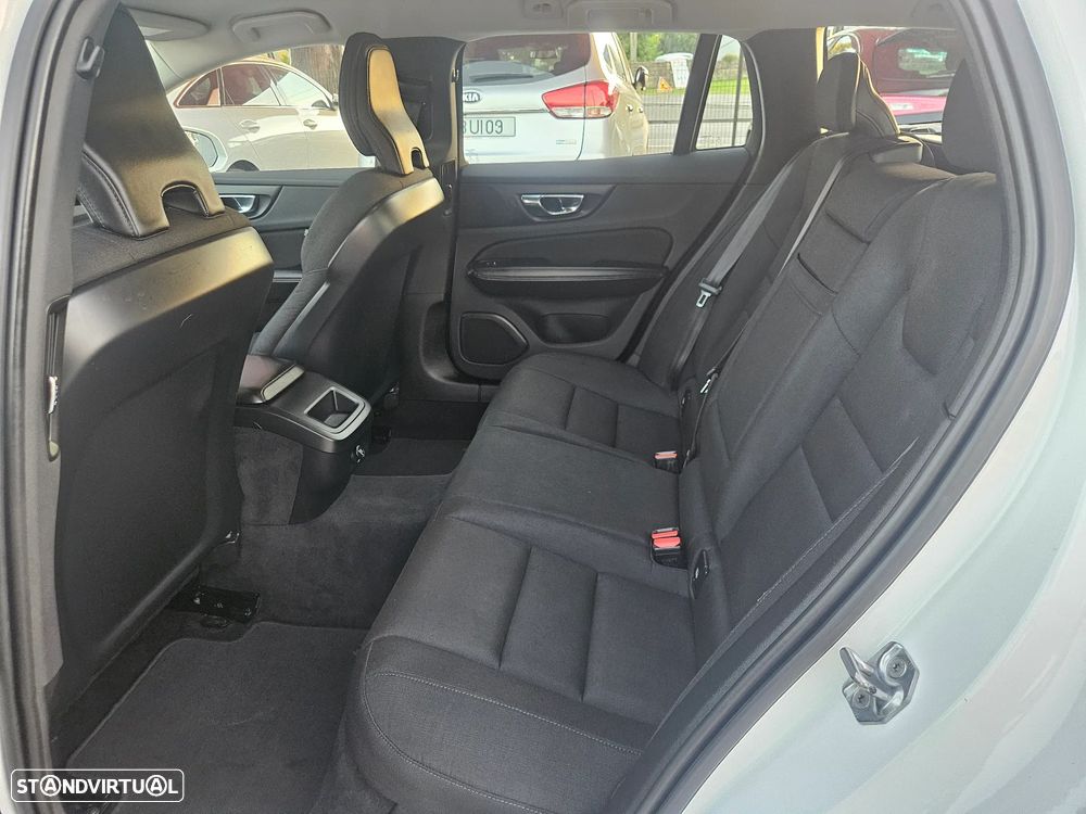 Volvo V60 2.0 D3 Momentum - 18