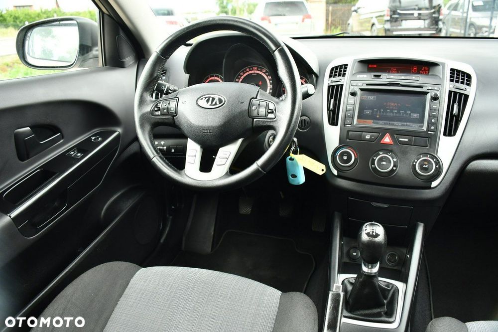 Kia Ceed - 35