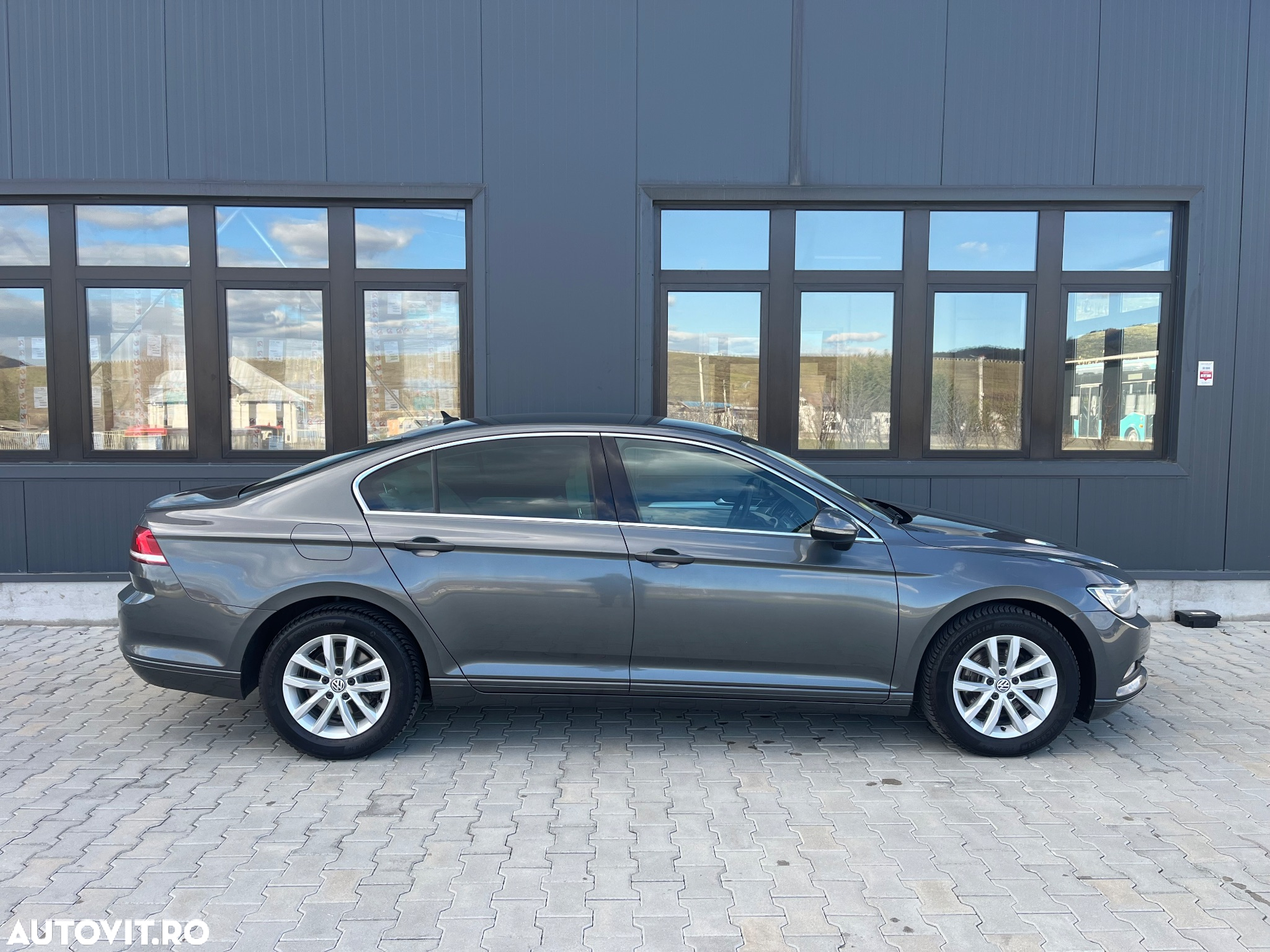Volkswagen Passat 1.6 TDI (BlueMotion Technology) Comfortline - 13