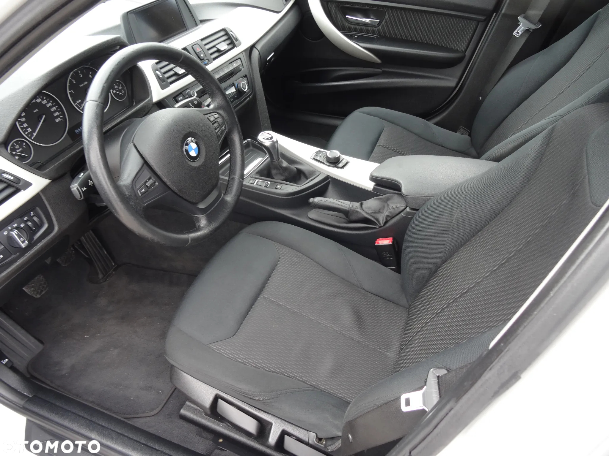 BMW Seria 3 318d - 12
