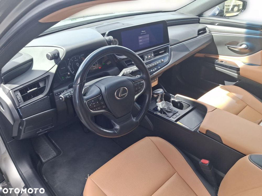 Lexus ES - 10