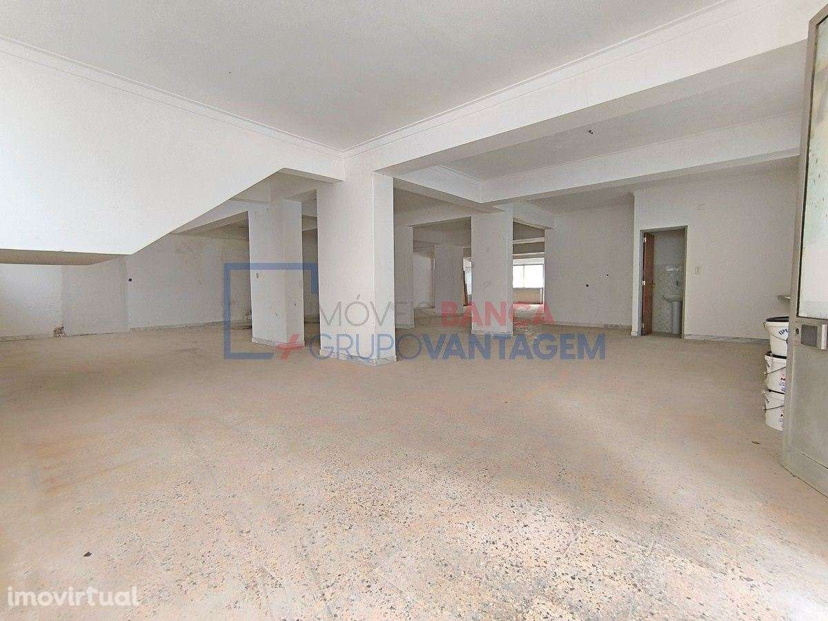 Loja 210m2 Cacém - Entrada para Carros - Grande imagem: 3/30