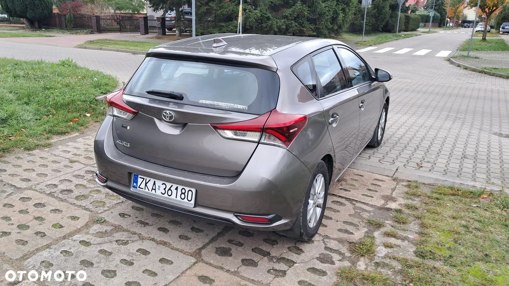 Toyota Auris 2016 photo 3