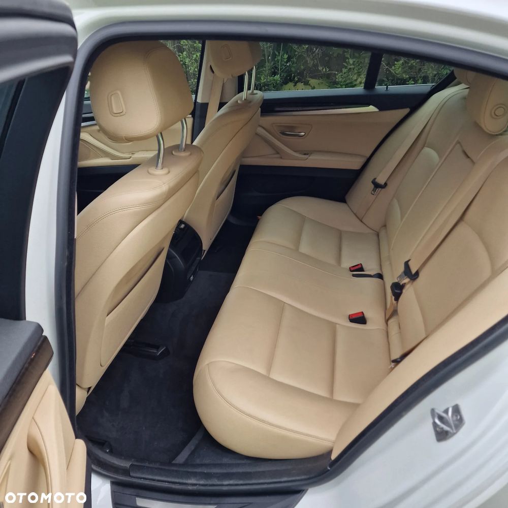 BMW Seria 5 535i Sport-Aut Luxury Line - 4