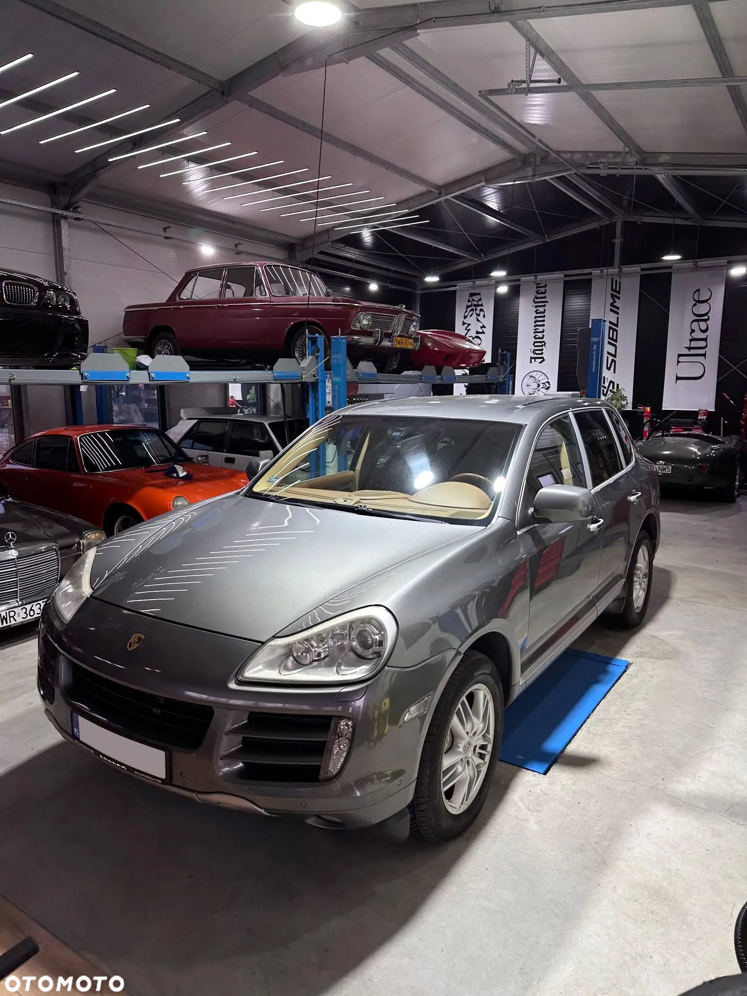 Porsche Cayenne - 1