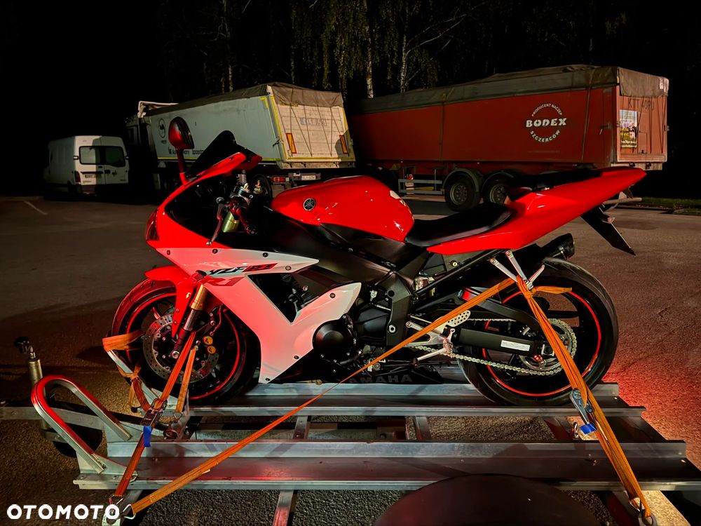 Yamaha R1 - 25