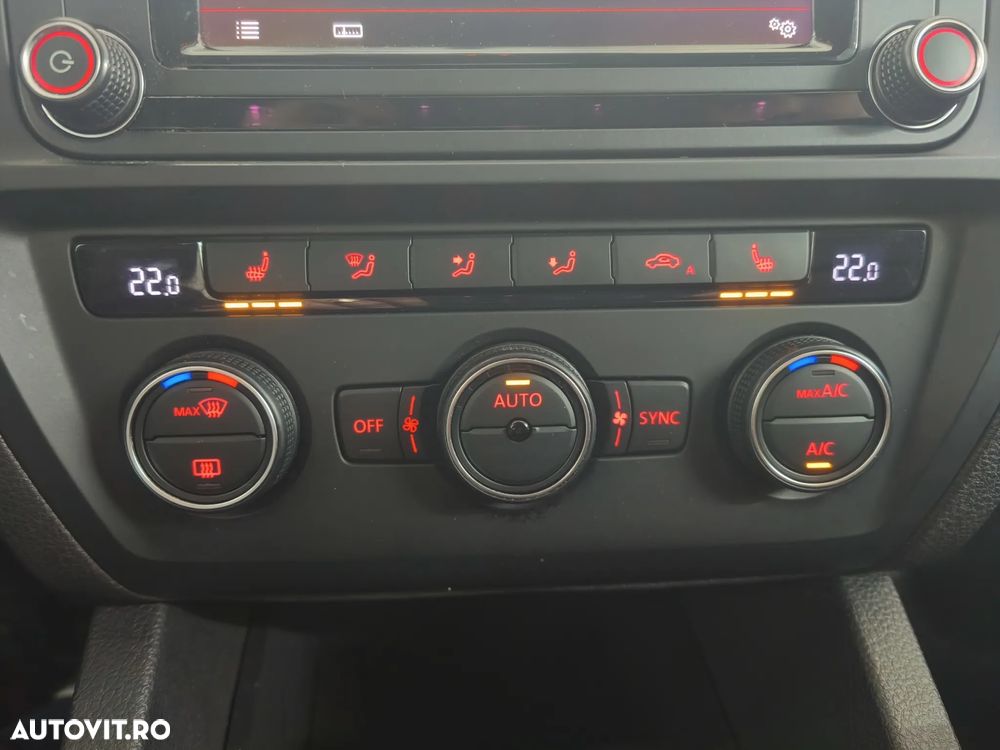 Volkswagen Jetta 2.0 TDI Highline - 14