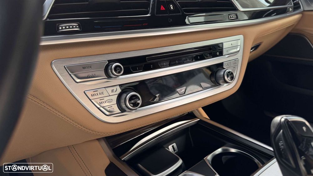 BMW 740 d xDrive Pack M - 13