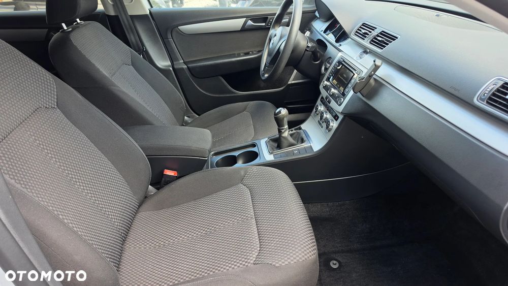 Volkswagen Passat 2.0 Blue TDI SCR Comfortline - 14