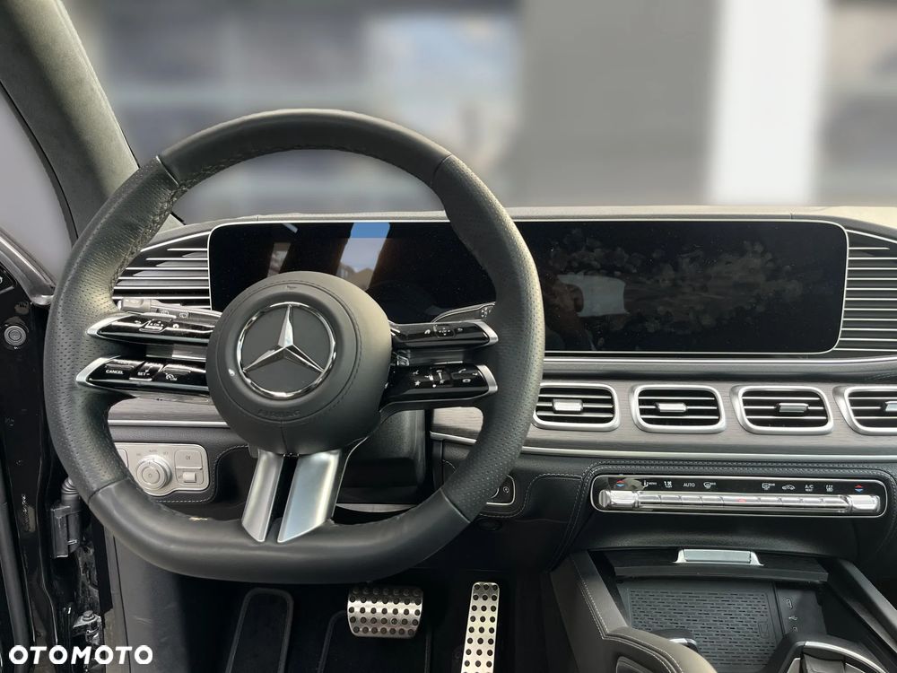 Mercedes-Benz GLS - 12