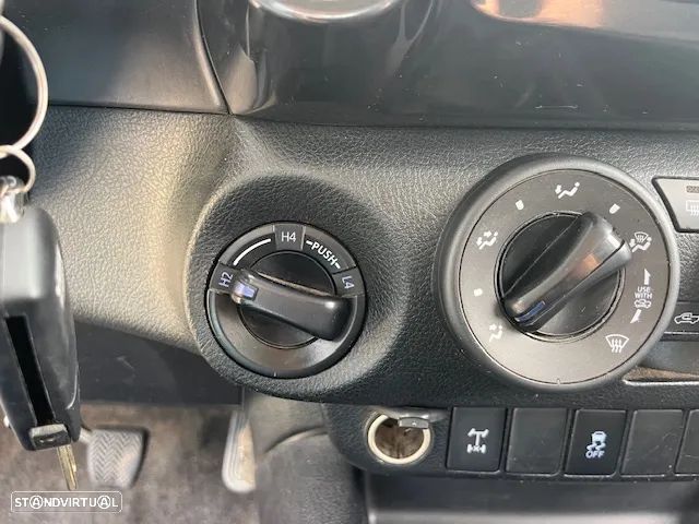 Toyota HILUX 4x4 150cv CAB/DUPLA - 11