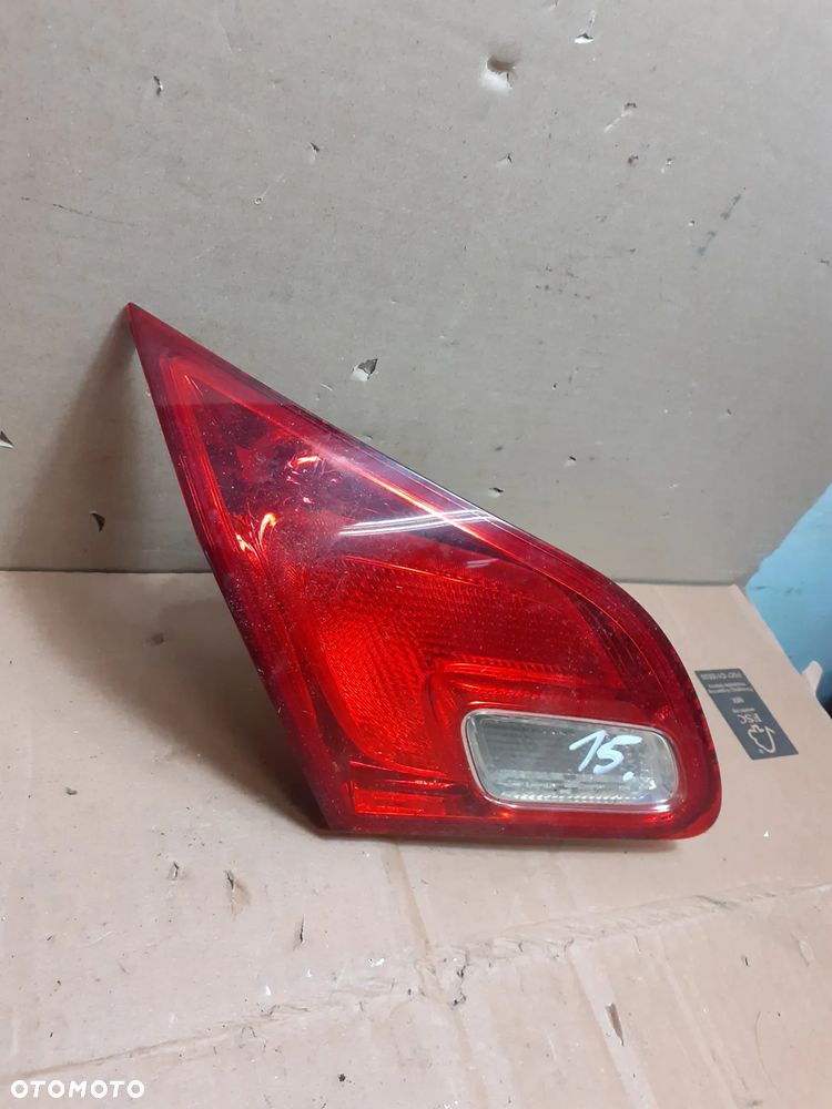 LAMPA TYLNA LEWA OPEL ASTRA J - 2