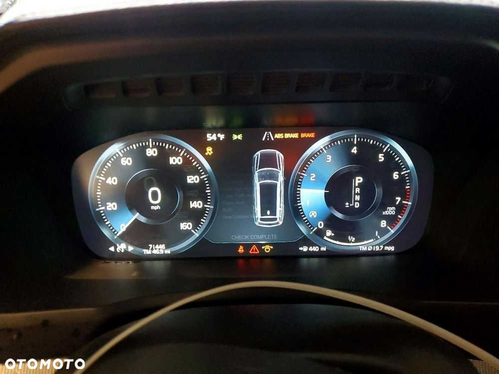 Volvo XC 90 - 9