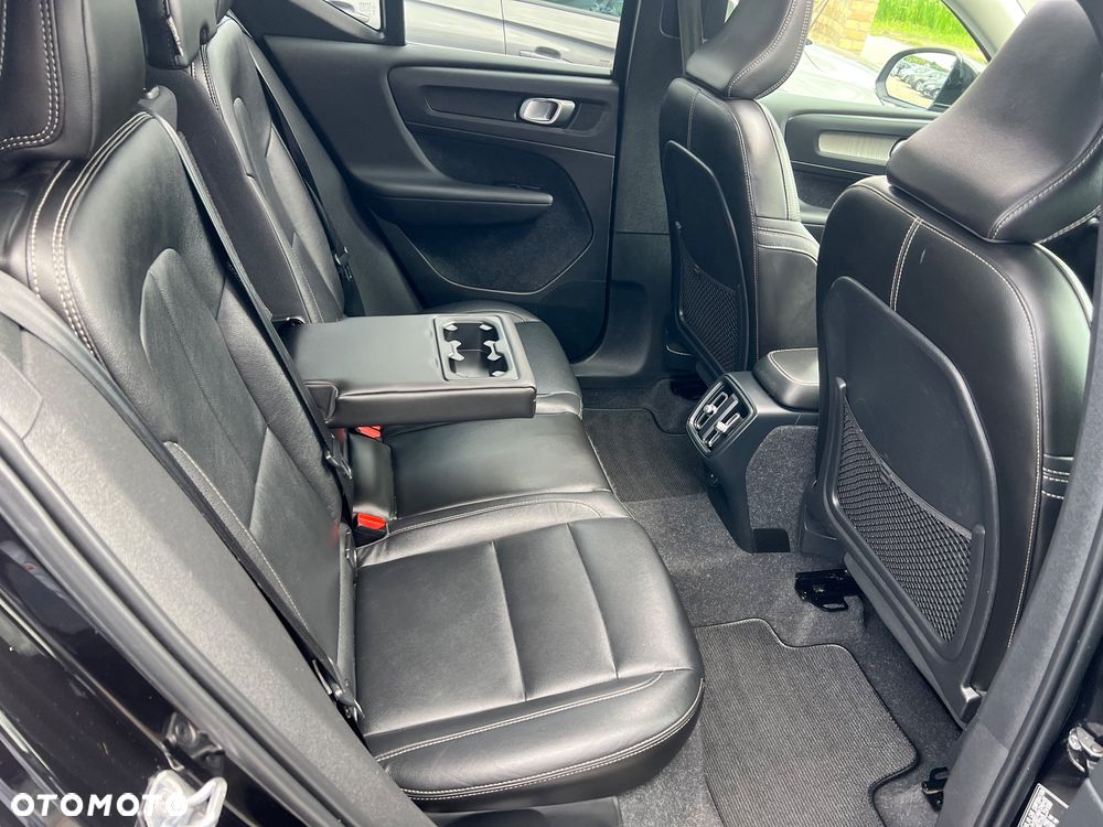 Volvo XC 40 D3 AWD Momentum Pro - 21