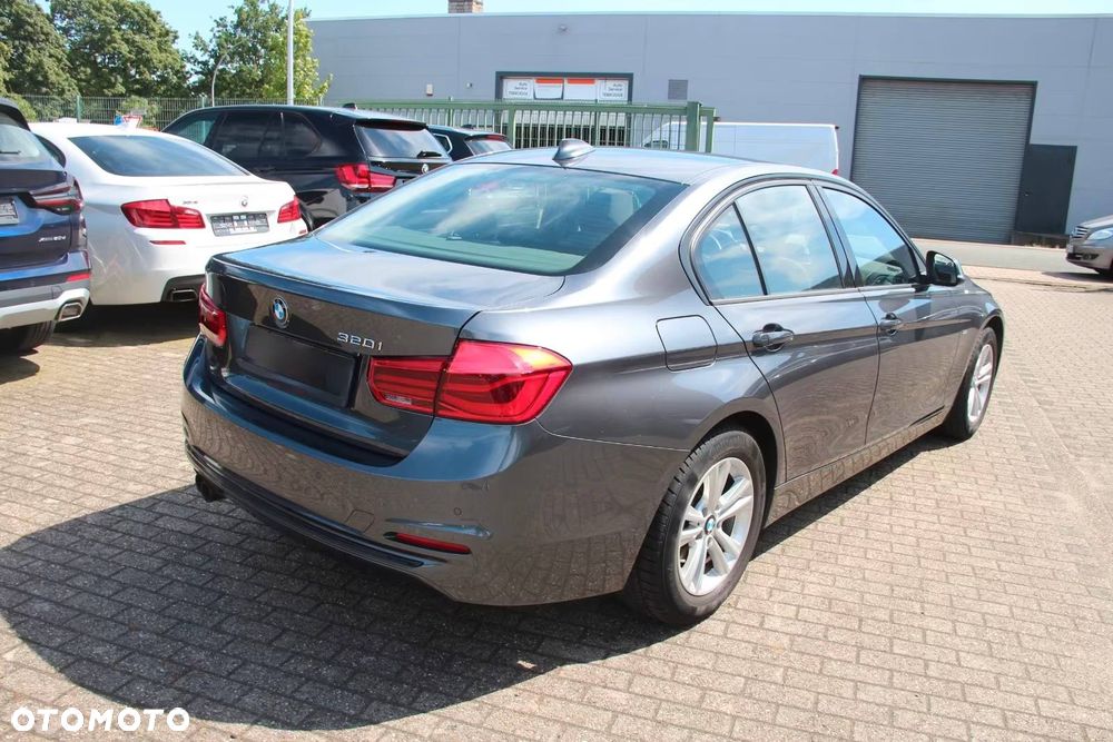 BMW Seria 3 320i Edition M Sport Shadow - 7