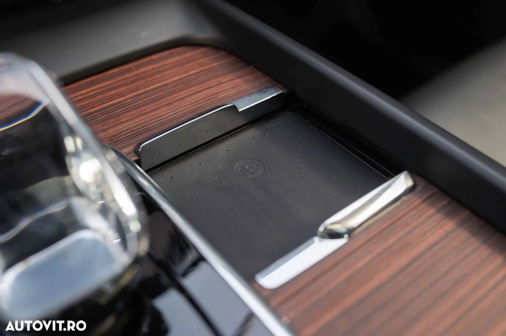 Volvo XC 60 B4 MHEV AT AWD Plus Dark - 31