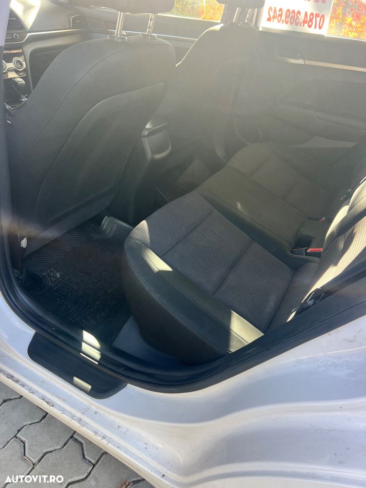 Hyundai Elantra 1.6 MPi Exclusive - 10