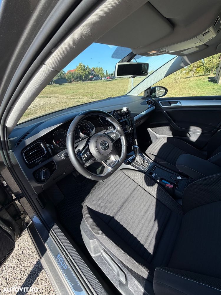 Volkswagen Golf - 5