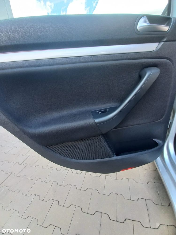 Volkswagen Golf 1.6 United - 32